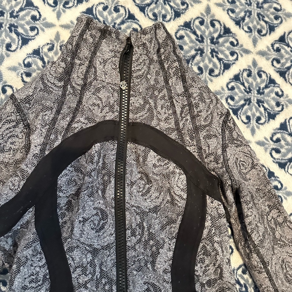 Lululemon Gray And Black Pattern Define Jacket Si… - image 4